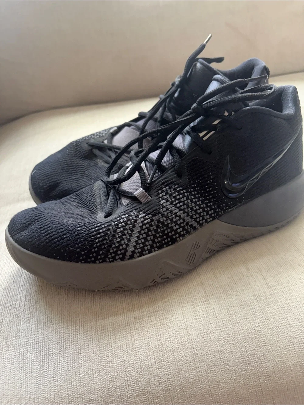 Nike Kyrie Flytrap Black Thunder - Size 11